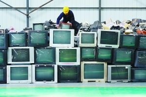 廢家電處理企業(yè)“吃不飽”困境 電子產品銷售熱潮背后的回收難題